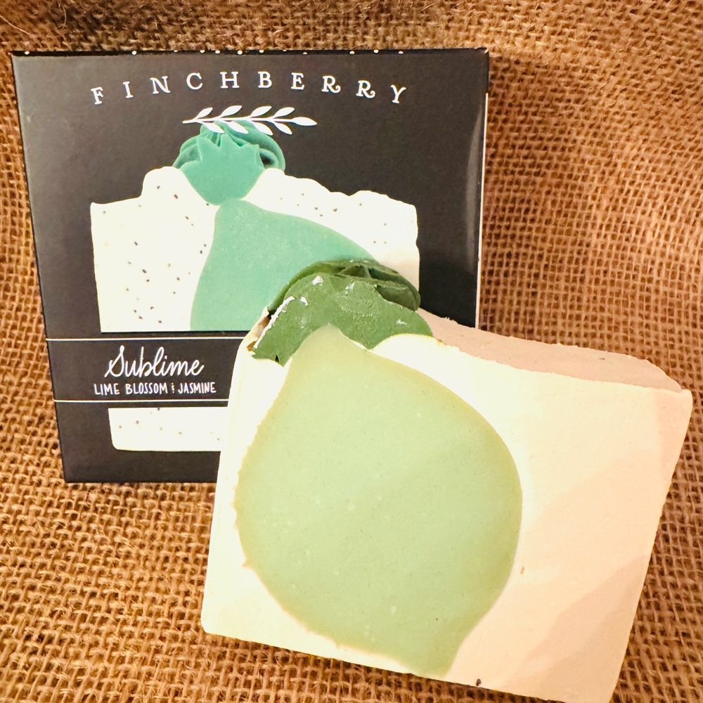 Finchberry- Handcrafted Vegan Soap Bars Bundle of 2 and 1 Soap Dish NEW!
